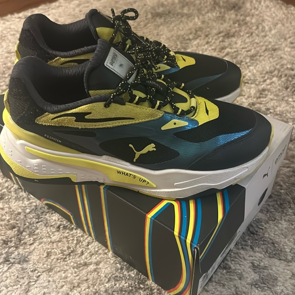 emoji Puma’s sneakers